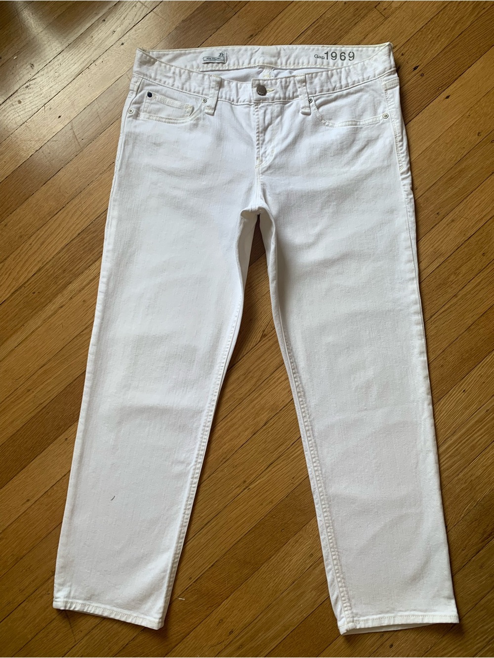 VGUC GAP 1969 REAL STRAIGHT OPTIC WHITE CROP JEANS IN SIZE 31r